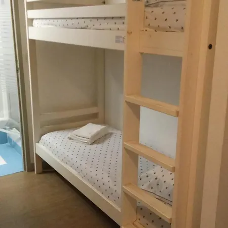 Loris Sanary-sur-Mer